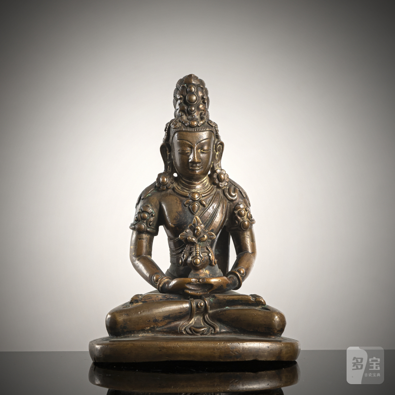 A BRONZE FIGURE OF AMITAYUS